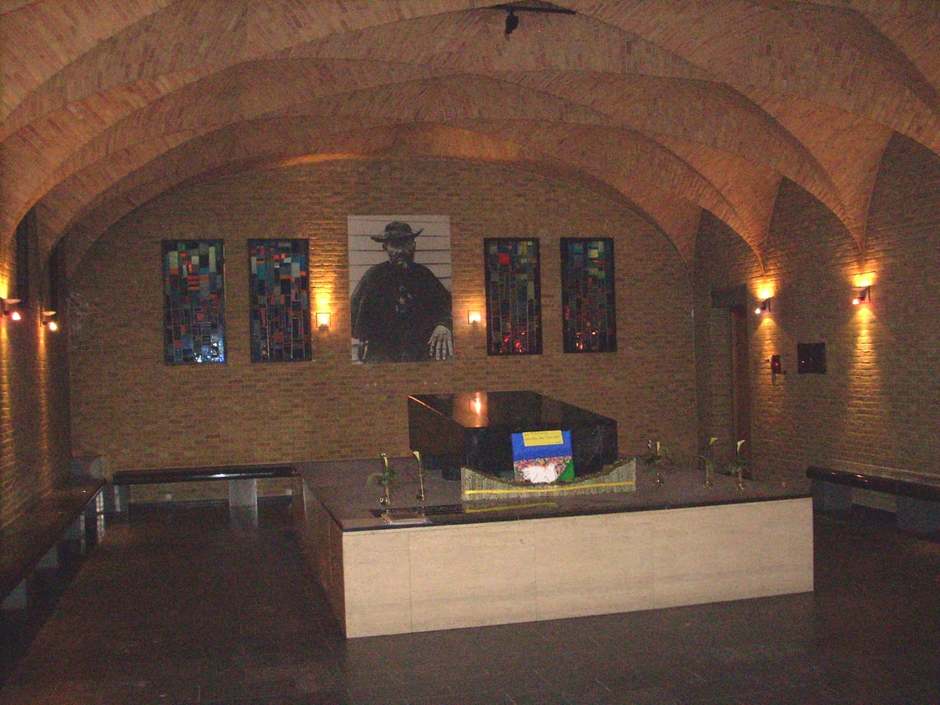 Father%20Damien%27s%20crypt%20and%20tomb%2C%20Saint%20Anthony%20Chapel%2C%20Leuven%20-%2005.JPG
